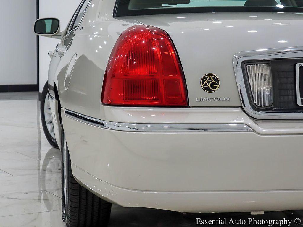 used 2007 Lincoln Town Car car, priced at $12,995