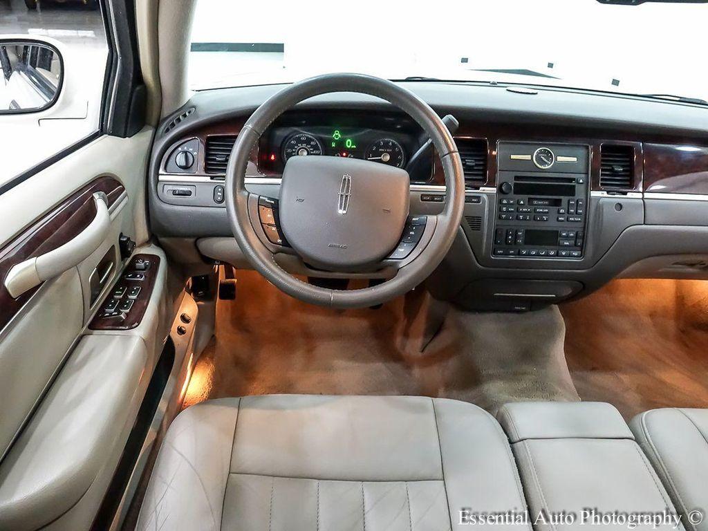 used 2007 Lincoln Town Car car, priced at $12,995