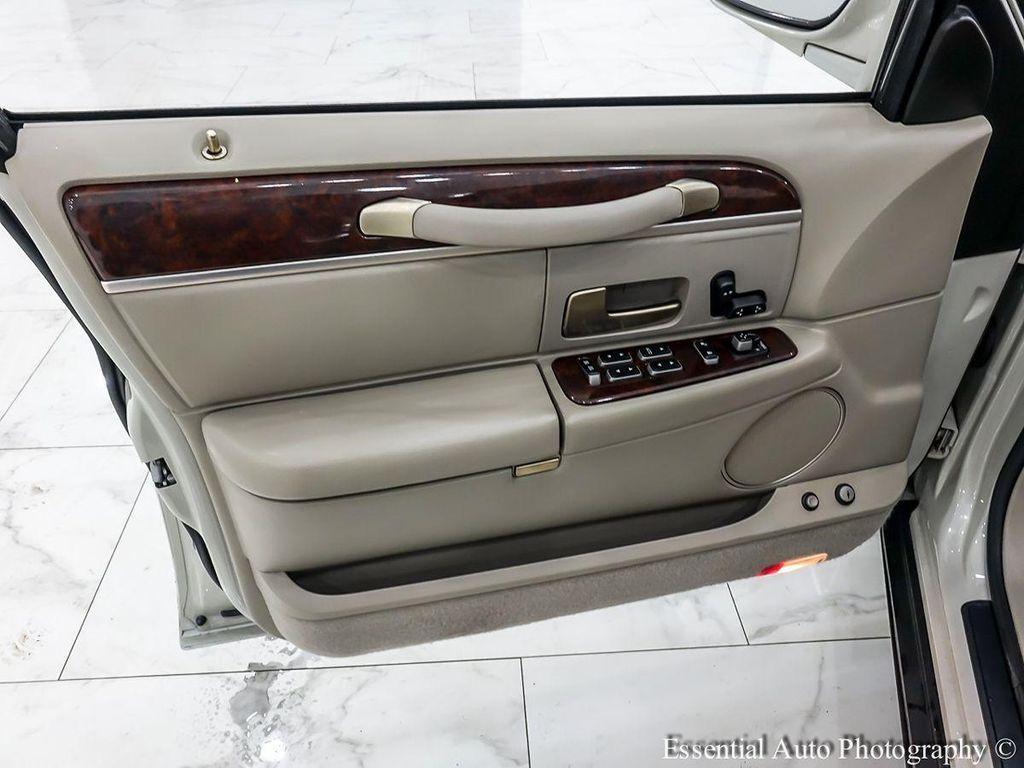 used 2007 Lincoln Town Car car, priced at $12,995