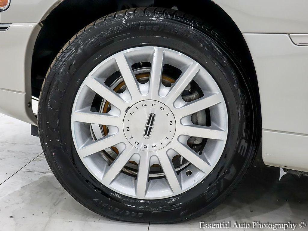 used 2007 Lincoln Town Car car, priced at $12,995