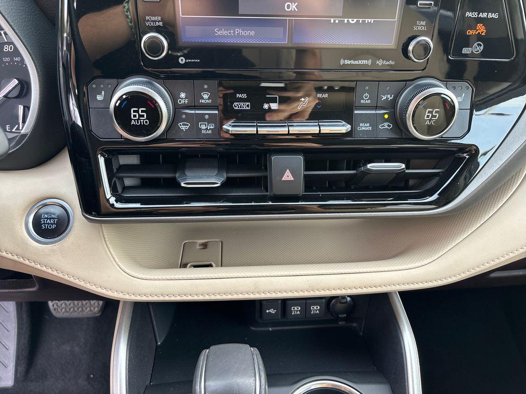 used 2020 Toyota Highlander car, priced at $26,378