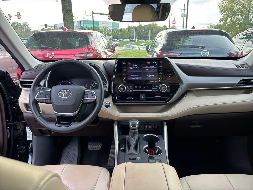 used 2020 Toyota Highlander car, priced at $26,378