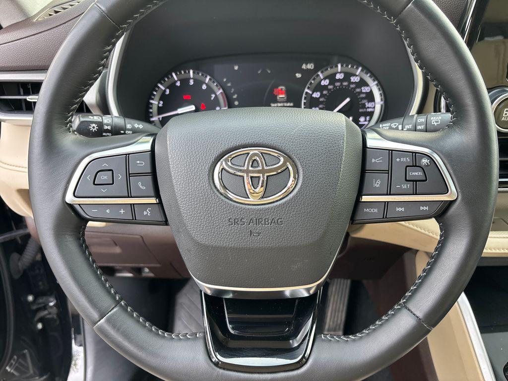 used 2020 Toyota Highlander car, priced at $26,378