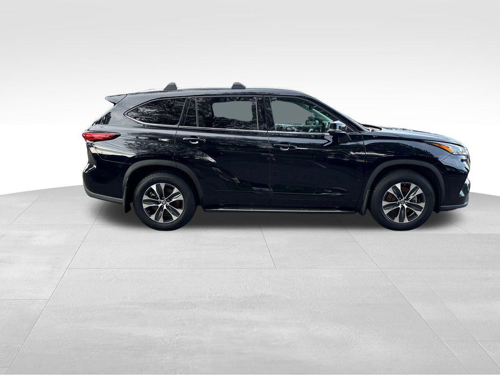 used 2020 Toyota Highlander car, priced at $26,378