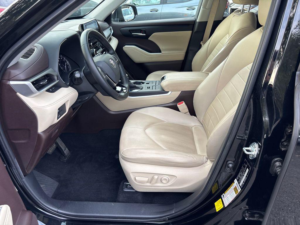 used 2020 Toyota Highlander car, priced at $26,378