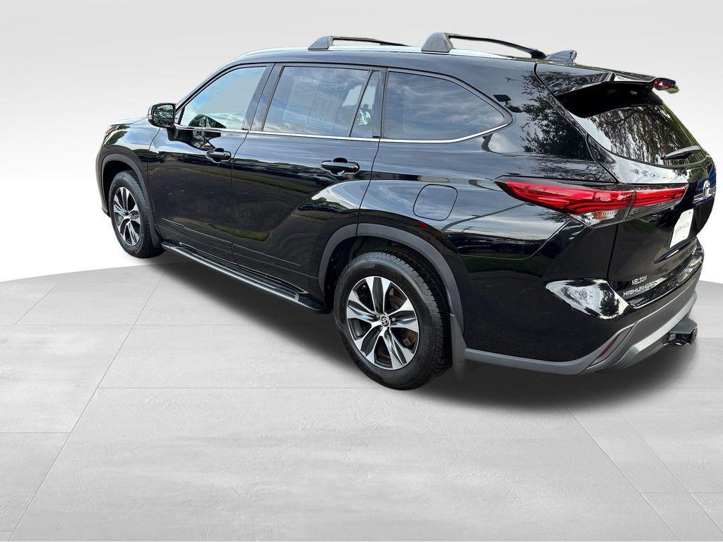 used 2020 Toyota Highlander car, priced at $26,378