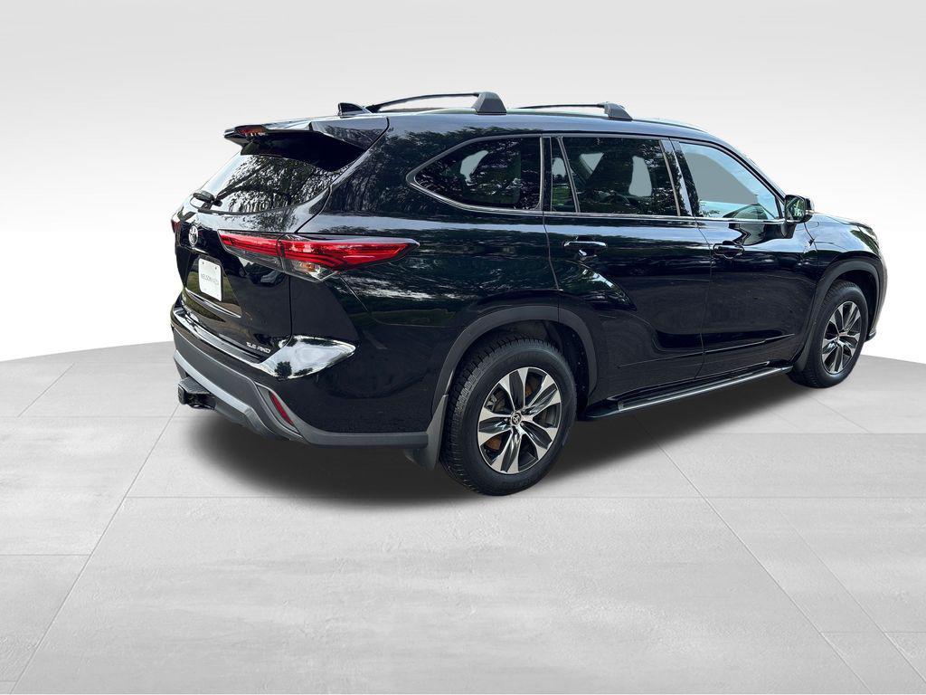 used 2020 Toyota Highlander car, priced at $26,378