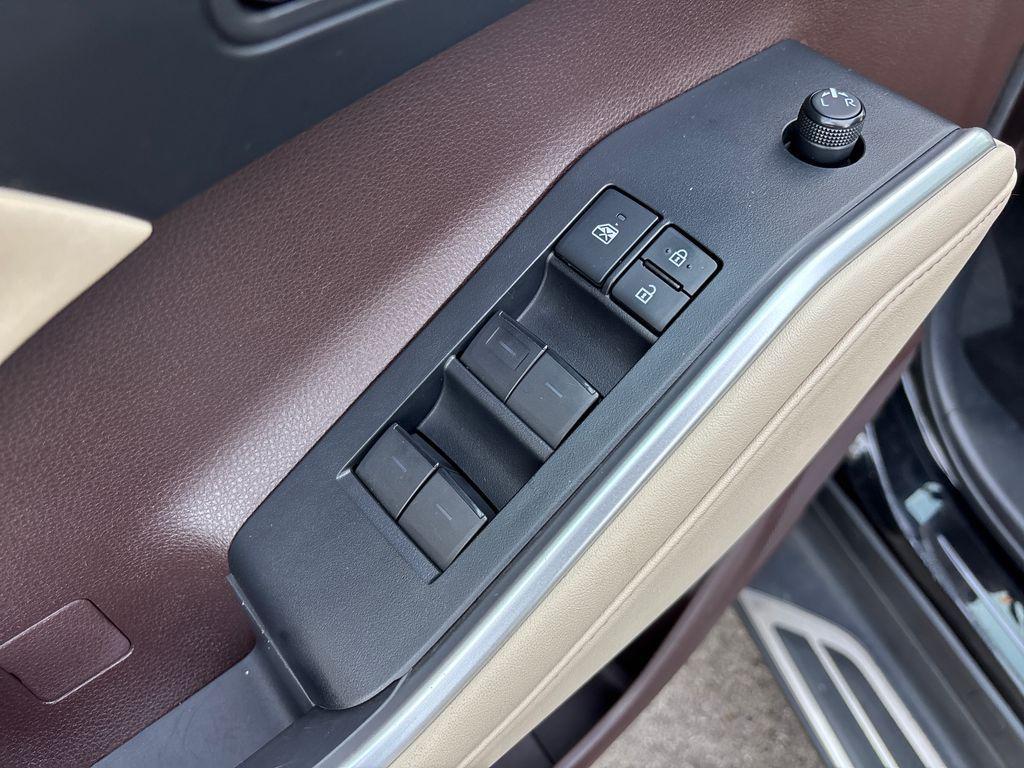 used 2020 Toyota Highlander car, priced at $26,378