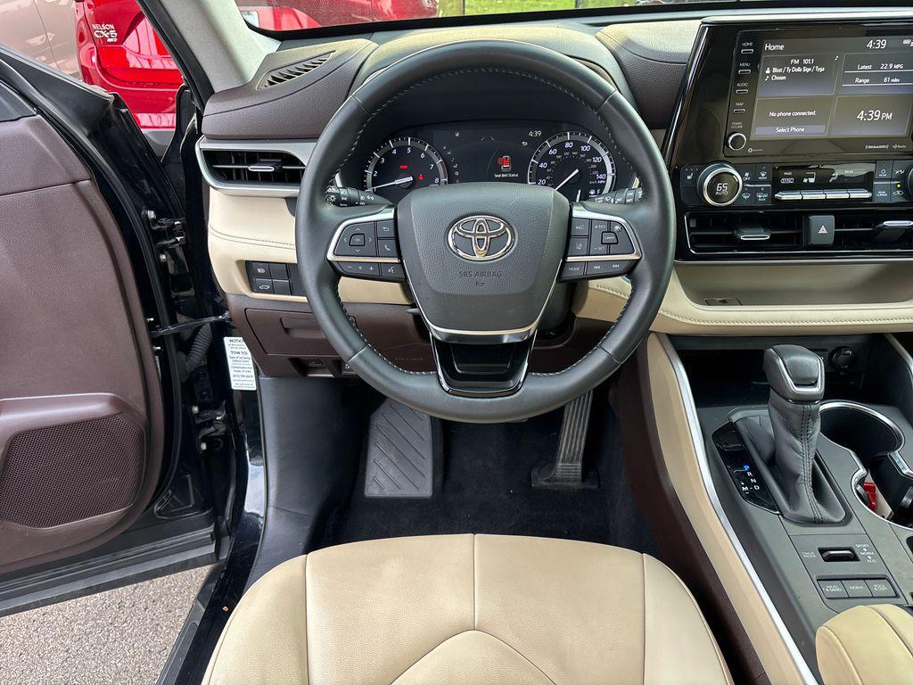 used 2020 Toyota Highlander car, priced at $26,378
