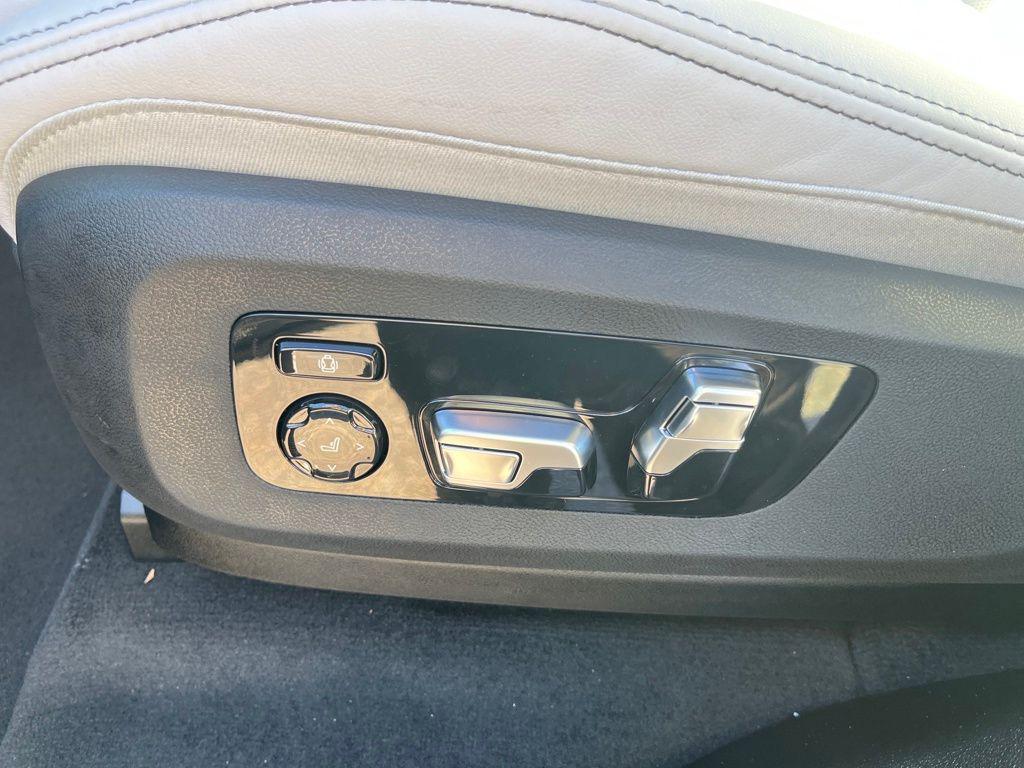 new 2026 BMW X7 car, priced at $95,275