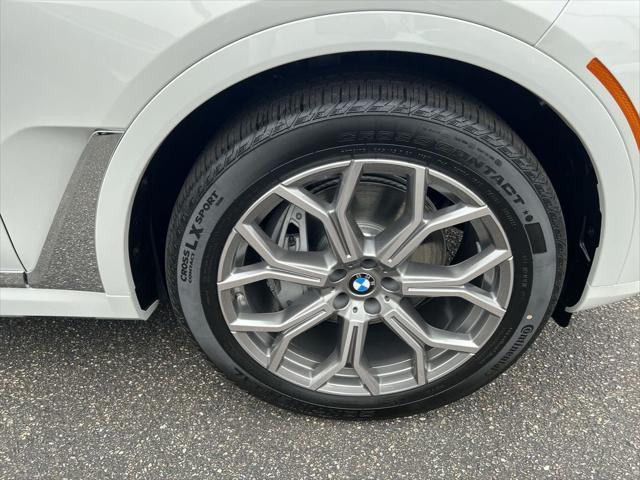 new 2025 BMW X7 car, priced at $91,105