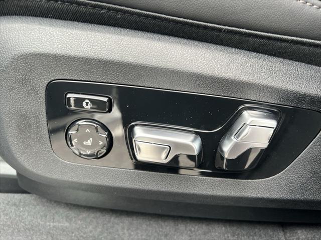 new 2025 BMW X7 car, priced at $91,105
