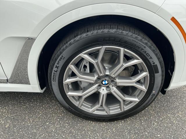 new 2025 BMW X7 car, priced at $91,105