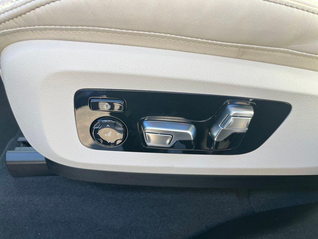 new 2026 BMW X7 car, priced at $120,480