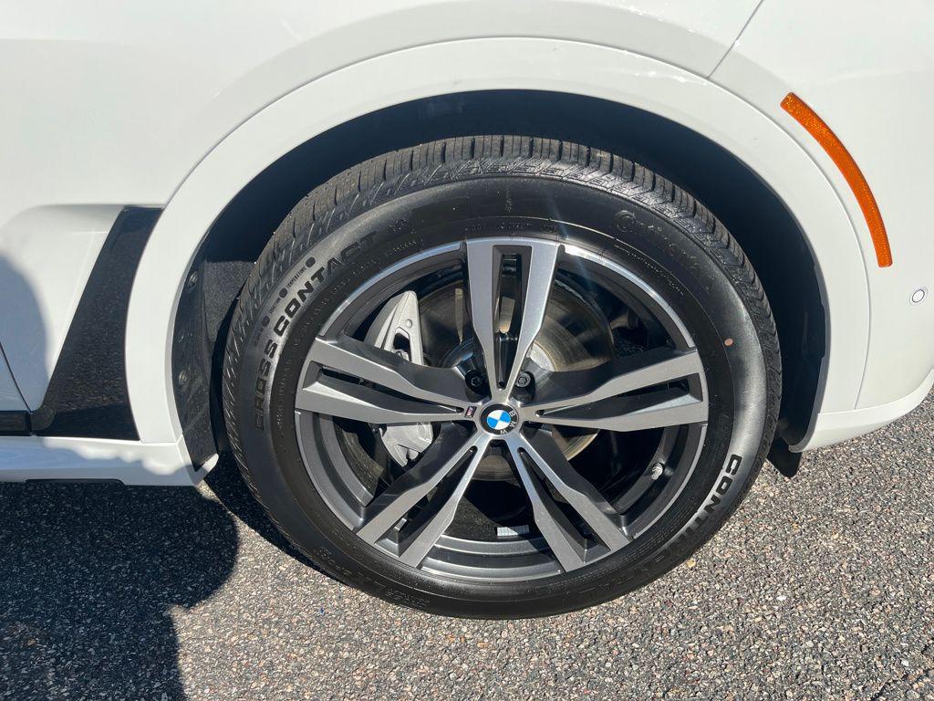 new 2026 BMW X7 car, priced at $95,580
