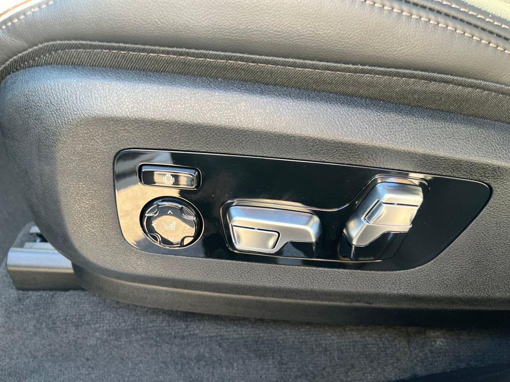 new 2026 BMW X7 car, priced at $95,580