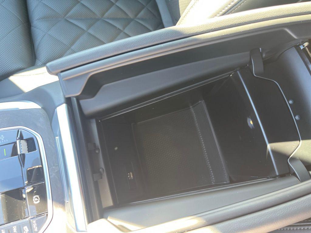 new 2026 BMW X7 car, priced at $95,580