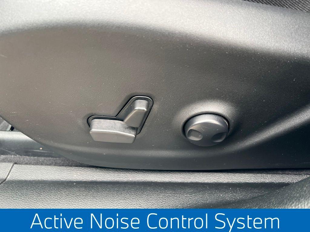 used 2023 Jeep Cherokee car, priced at $25,199