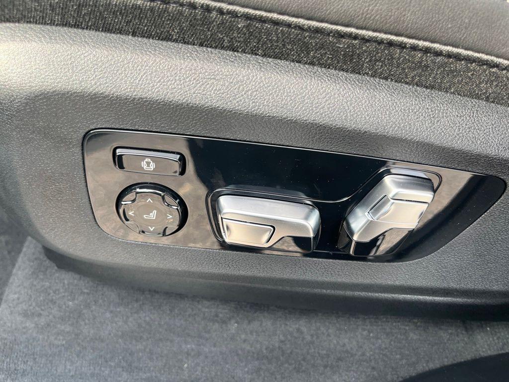 new 2026 BMW X7 car, priced at $88,580