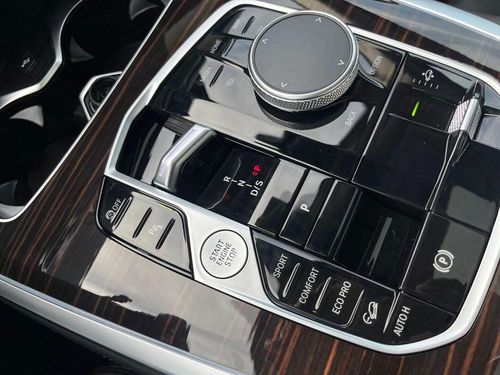 new 2026 BMW X7 car, priced at $88,580