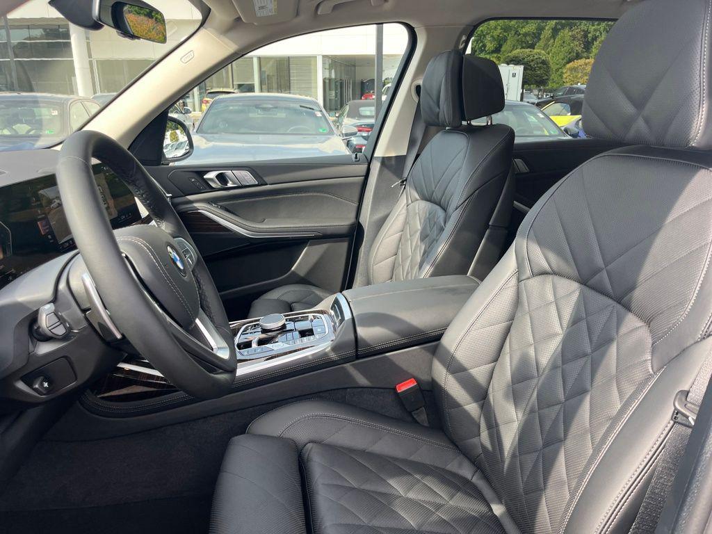 new 2026 BMW X7 car, priced at $88,580