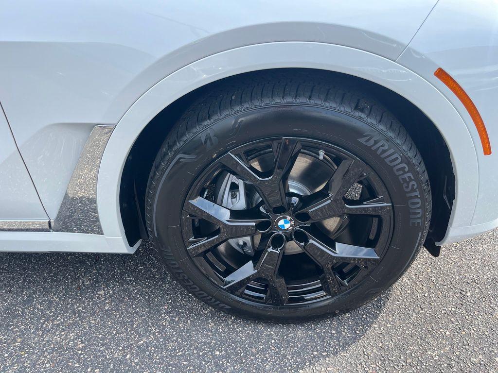 new 2026 BMW X7 car, priced at $88,580
