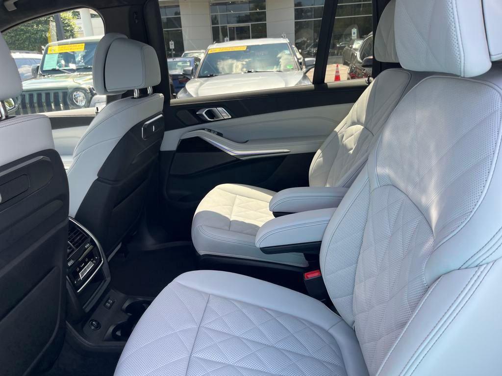 new 2026 BMW X7 car, priced at $99,740