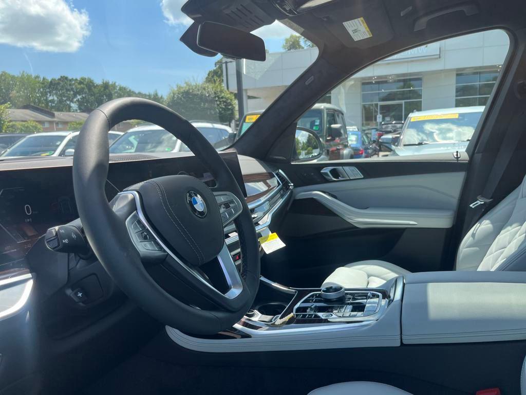 new 2026 BMW X7 car, priced at $99,740