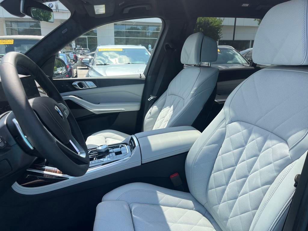 new 2026 BMW X7 car, priced at $99,740