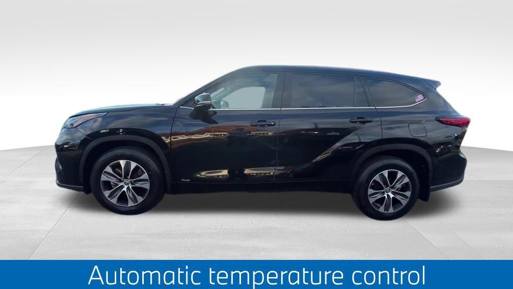 used 2022 Toyota Highlander Hybrid car, priced at $43,995