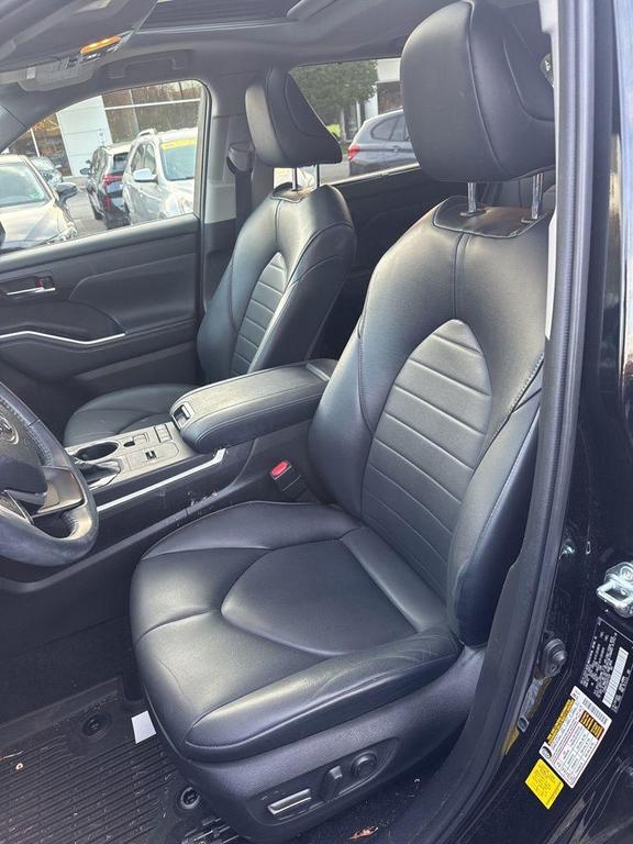 used 2022 Toyota Highlander Hybrid car, priced at $36,860