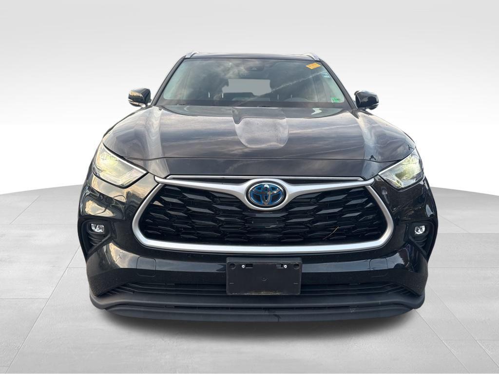 used 2022 Toyota Highlander Hybrid car, priced at $36,860