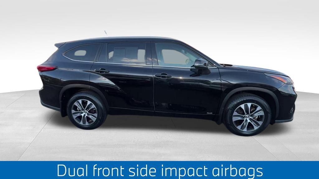 used 2022 Toyota Highlander Hybrid car, priced at $43,995