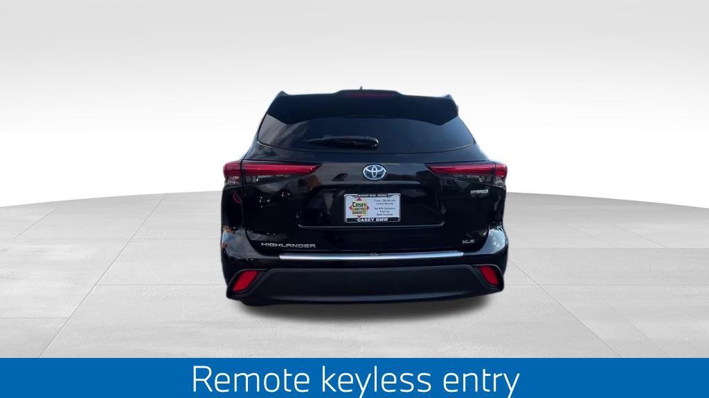 used 2022 Toyota Highlander Hybrid car, priced at $43,995