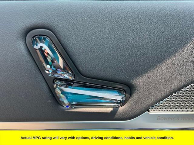 new 2025 BMW 740 car, priced at $100,945