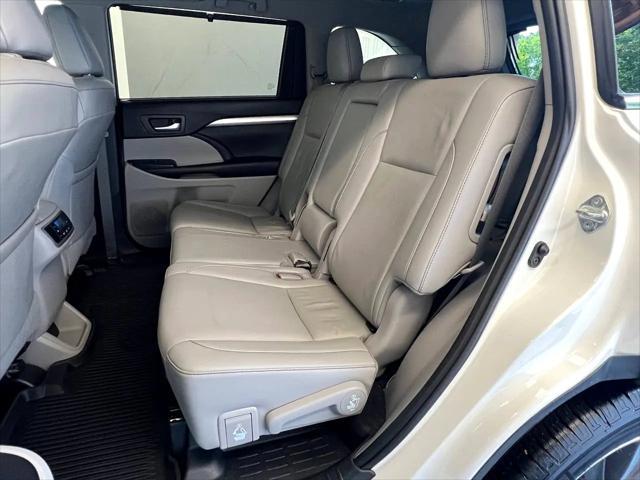used 2019 Toyota Highlander car, priced at $21,900