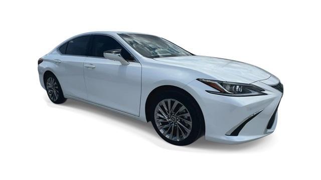 new 2024 Lexus ES 300h car, priced at $54,405