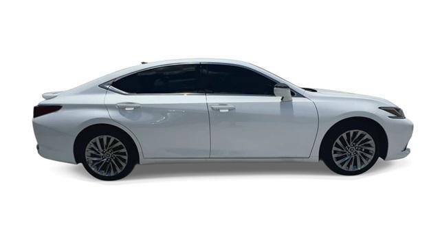 new 2024 Lexus ES 300h car, priced at $54,405