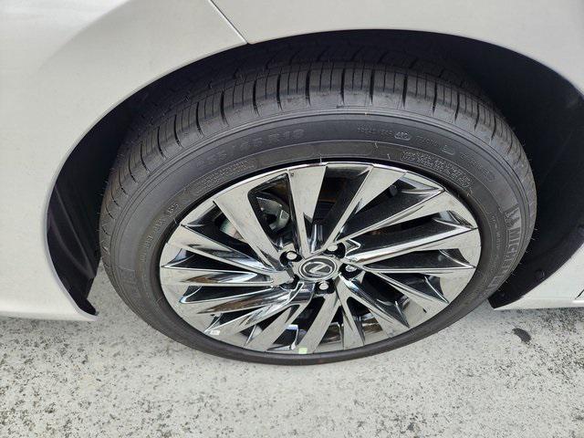 new 2025 Lexus ES 300h car, priced at $57,219