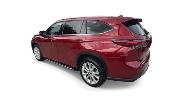 used 2021 Toyota Highlander car, priced at $33,898