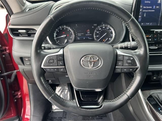 used 2021 Toyota Highlander car, priced at $33,898