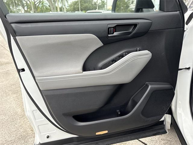 used 2022 Toyota Highlander car, priced at $26,998