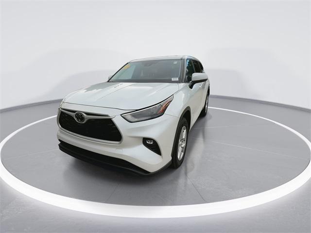 used 2022 Toyota Highlander car, priced at $26,998