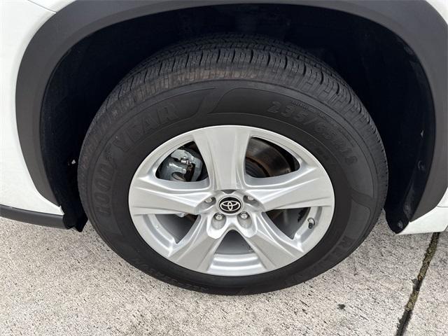 used 2022 Toyota Highlander car, priced at $26,998