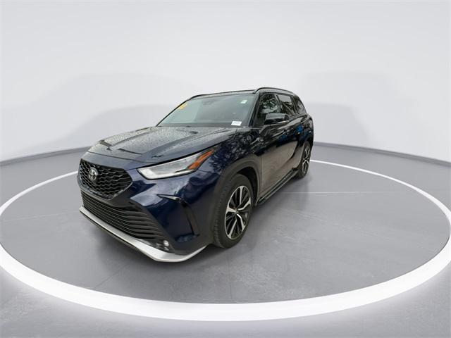 used 2022 Toyota Highlander car, priced at $32,998