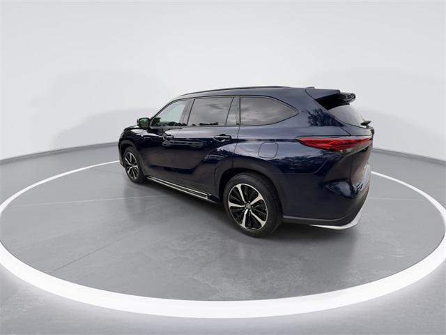 used 2022 Toyota Highlander car, priced at $32,998
