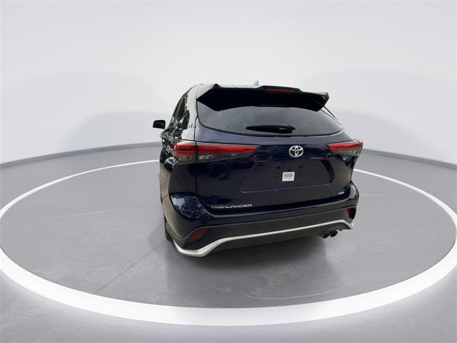 used 2022 Toyota Highlander car, priced at $32,998