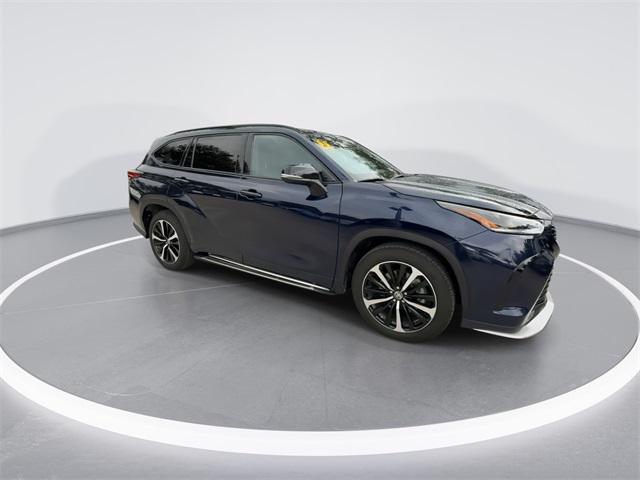 used 2022 Toyota Highlander car, priced at $32,998