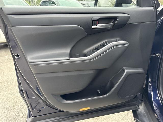 used 2022 Toyota Highlander car, priced at $32,998
