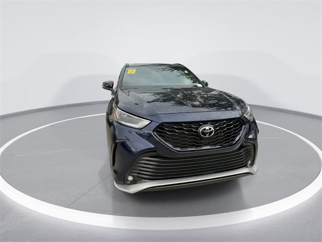 used 2022 Toyota Highlander car, priced at $32,998